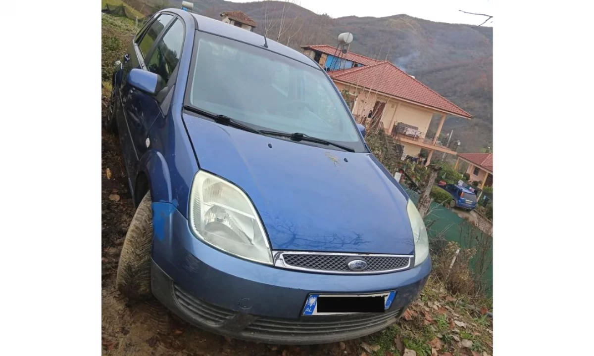 Auto in Vendita a Elbasan, Ford, 2005 Benzine,Kambio Automatik Pagamento 2,200  Euro.