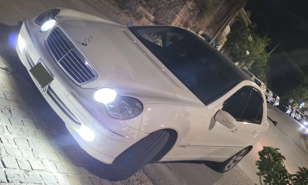 Auto in Vendita a Tirana, Mercedes-Benz, 2004 Diesel,Kambio Automatik Pagamento 5,200  Euro.