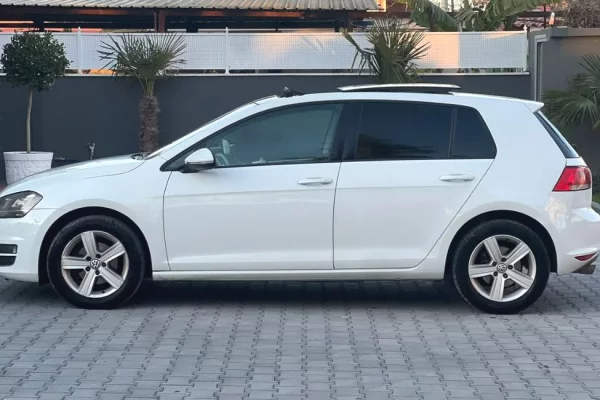 Makina ne shitje ne Tirane - 5,700 Euro