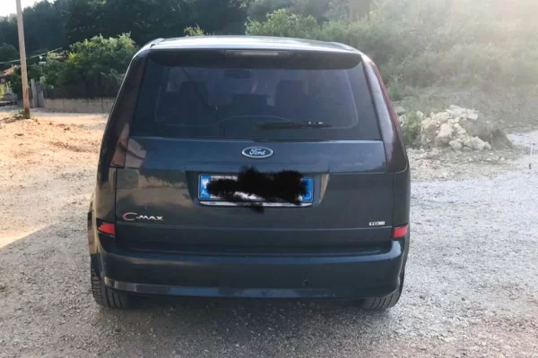 Auto in Vendita a Berat - 2,800 Euro