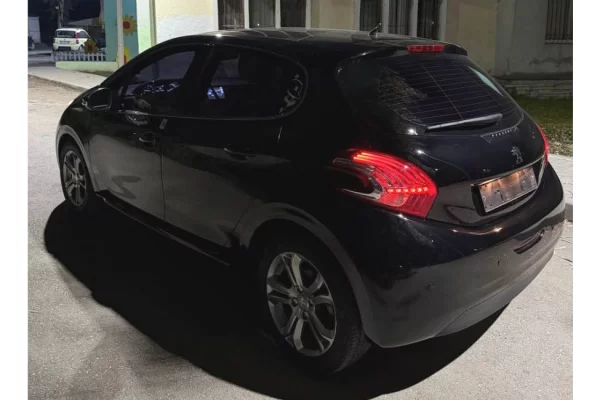 Auto in Vendita a Tirana - 6,500 Euro