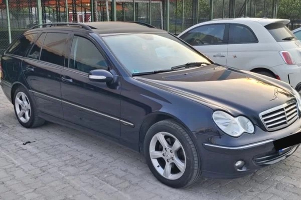 Auto in Vendita a Tirana - 3,800 Euro