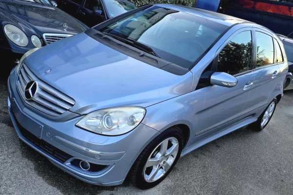 Auto in Vendita a Tirana - 2,900 Euro