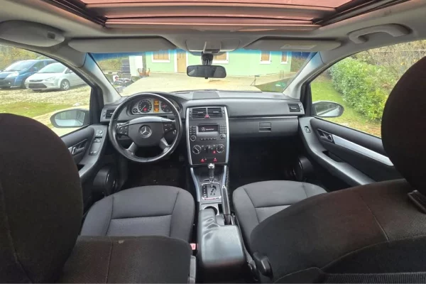 Auto in Vendita a Tirana - 2,900 Euro