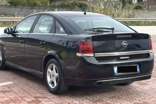 Auto in Vendita a Tirana - 1,800 Euro