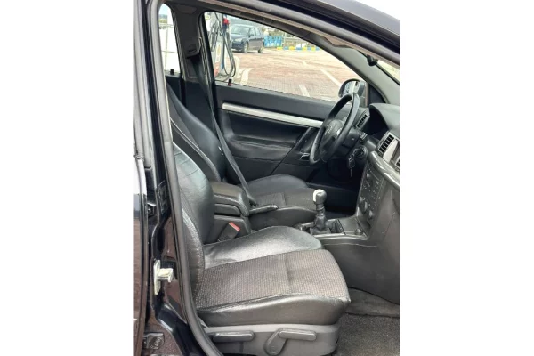 Auto in Vendita a Tirana - 1,800 Euro