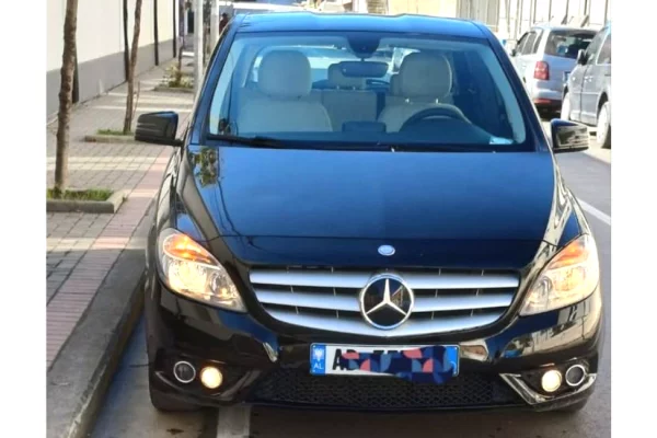 Auto in Vendita a Tirana - 590,000 Euro