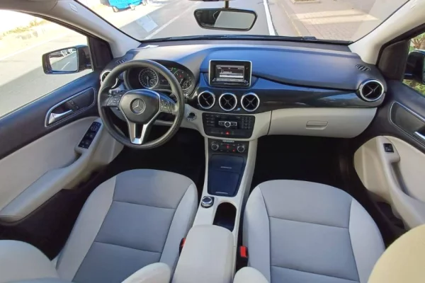 Auto in Vendita a Tirana - 590,000 Euro