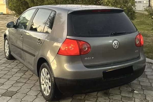 Auto in Vendita a Tirana - 3,200 Euro