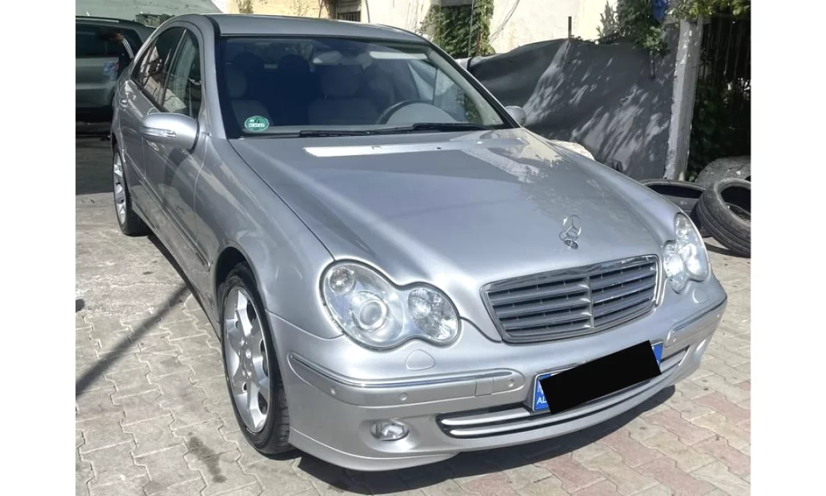 Auto in Vendita a Tirana, Mercedes-Benz, 2003 Diesel,Kambio Automatik Pagamento 4,800  Euro.
