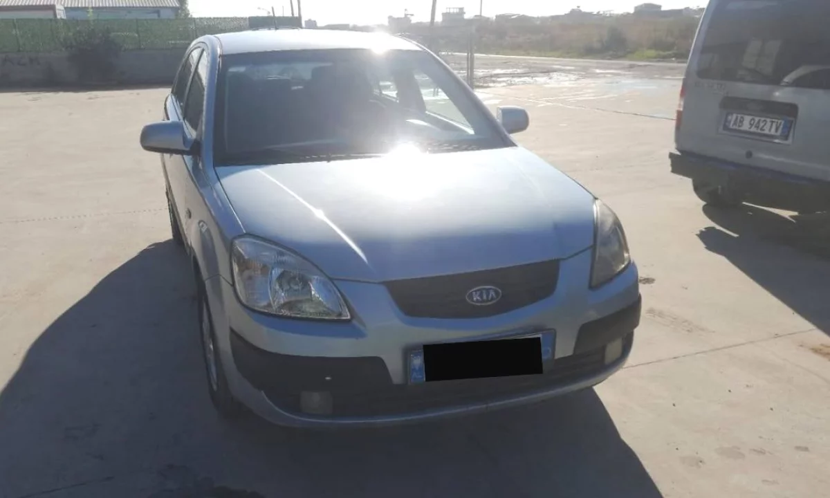 Auto in Vendita a Tirana, KIA, 2007 Diesel,Kambio Manual Pagamento 2,500  Euro.