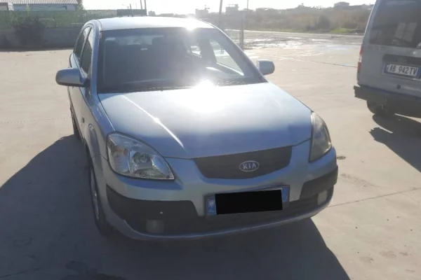 Auto in Vendita a Tirana - 2,500 Euro