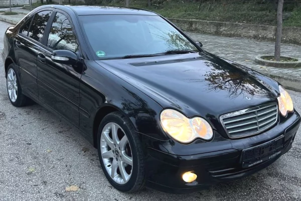 Auto in Vendita a Tirana - 3,200 Euro