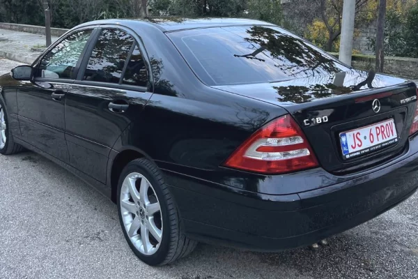 Auto in Vendita a Tirana - 3,200 Euro