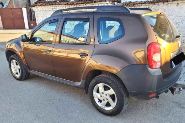 Auto in Vendita a Koriza, Dacia, 2011 gasoline-gas,Kambio Automatik Pagamento 5,000  Euro.