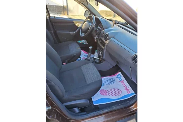 Auto in Vendita a Koriza, Dacia, 2011 gasoline-gas,Kambio Automatik Pagamento 5,000  Euro.