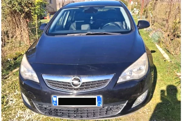 Auto in Vendita a Tirana - 2,900 Euro