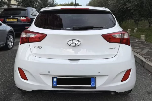 Auto in Vendita a Tirana - 8,300 Euro