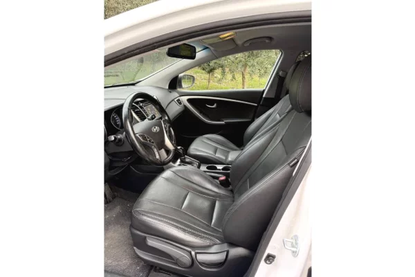 Auto in Vendita a Tirana - 8,300 Euro