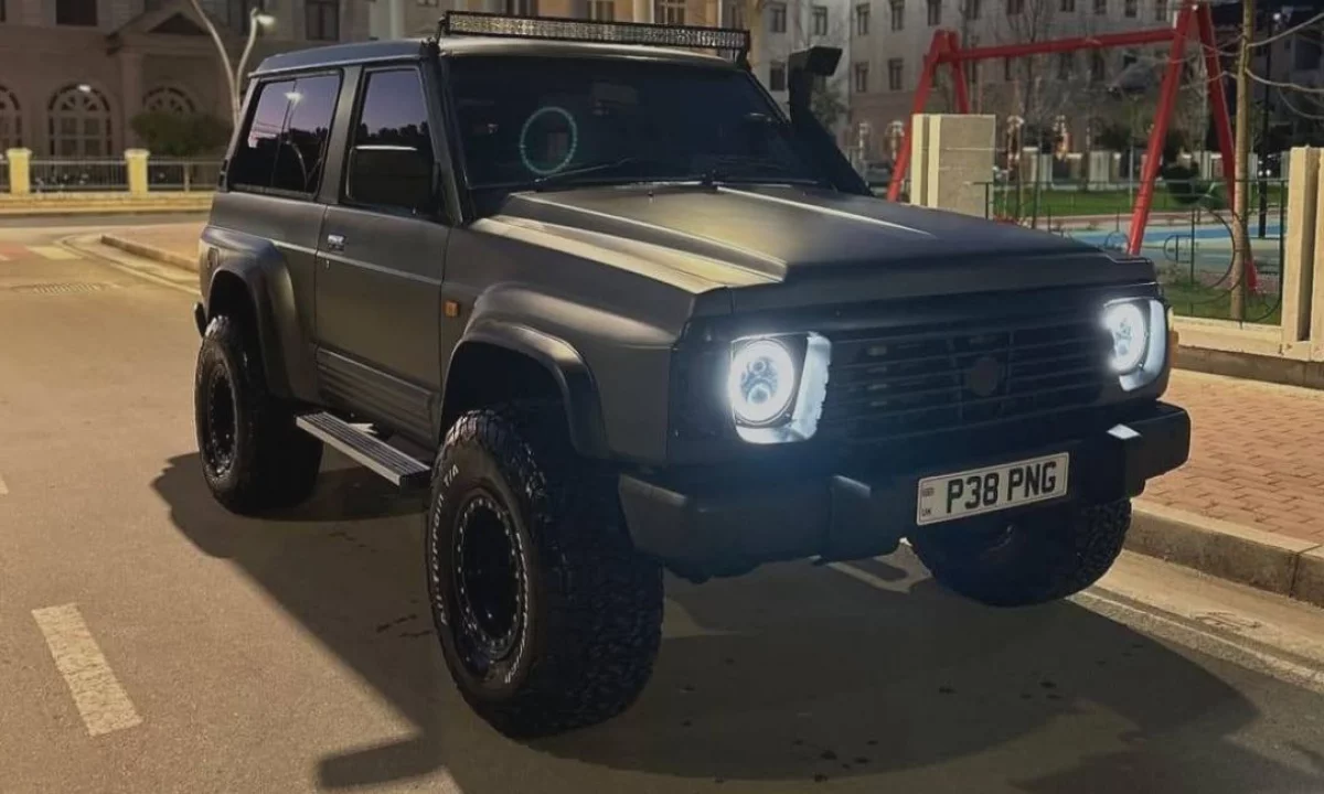 Auto in Vendita a Berat, Nissan, 1996 Diesel,Kambio Manual Pagamento 15,800  Euro.