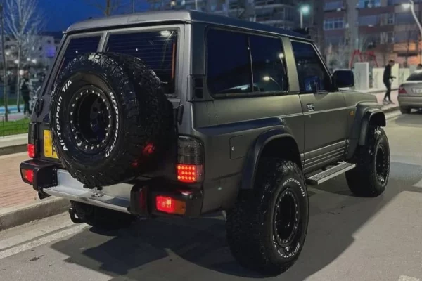 Auto in Vendita a Berat, Nissan, 1996 Diesel,Kambio Manual Pagamento 15,800  Euro.