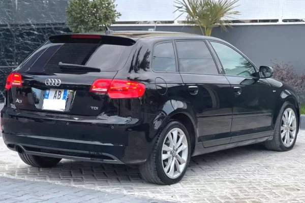 Auto in Vendita a Tirana - 5,900 Euro