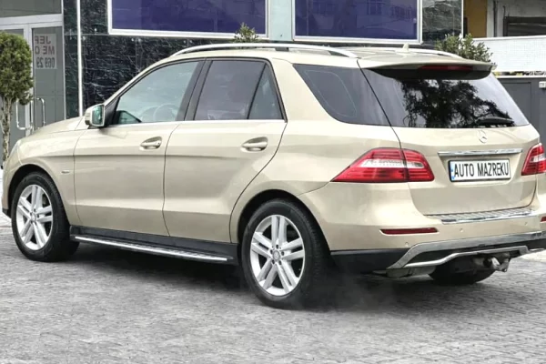 Auto in Vendita a Fier - 12,500 Euro