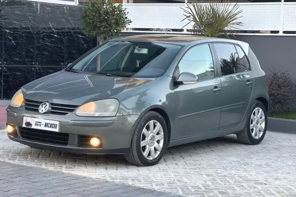 Makina ne shitje ne Fier - 3,200 Euro