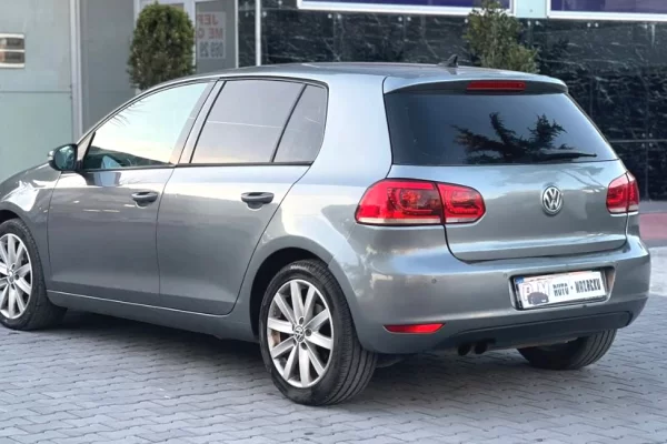 Makina ne shitje ne Fier - 4,500 Euro