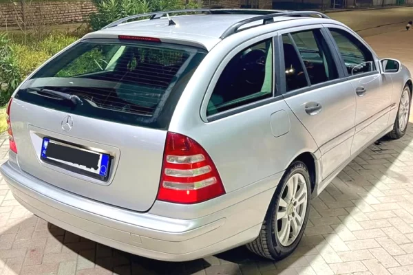 Auto in Vendita a Tirana - 3,800 Euro