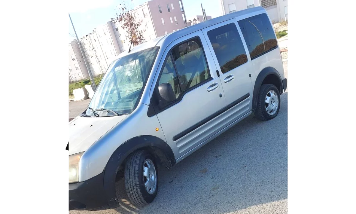 Auto in Vendita a Tirana, Tjeter, 2001 Diesel,Kambio Automatik Pagamento 2,500  Euro.