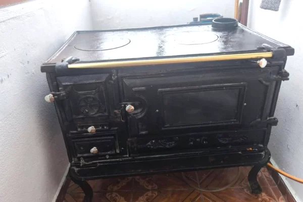 Mobilje dhe Elektroshtepiake ne Tirane - 30,000 Leke