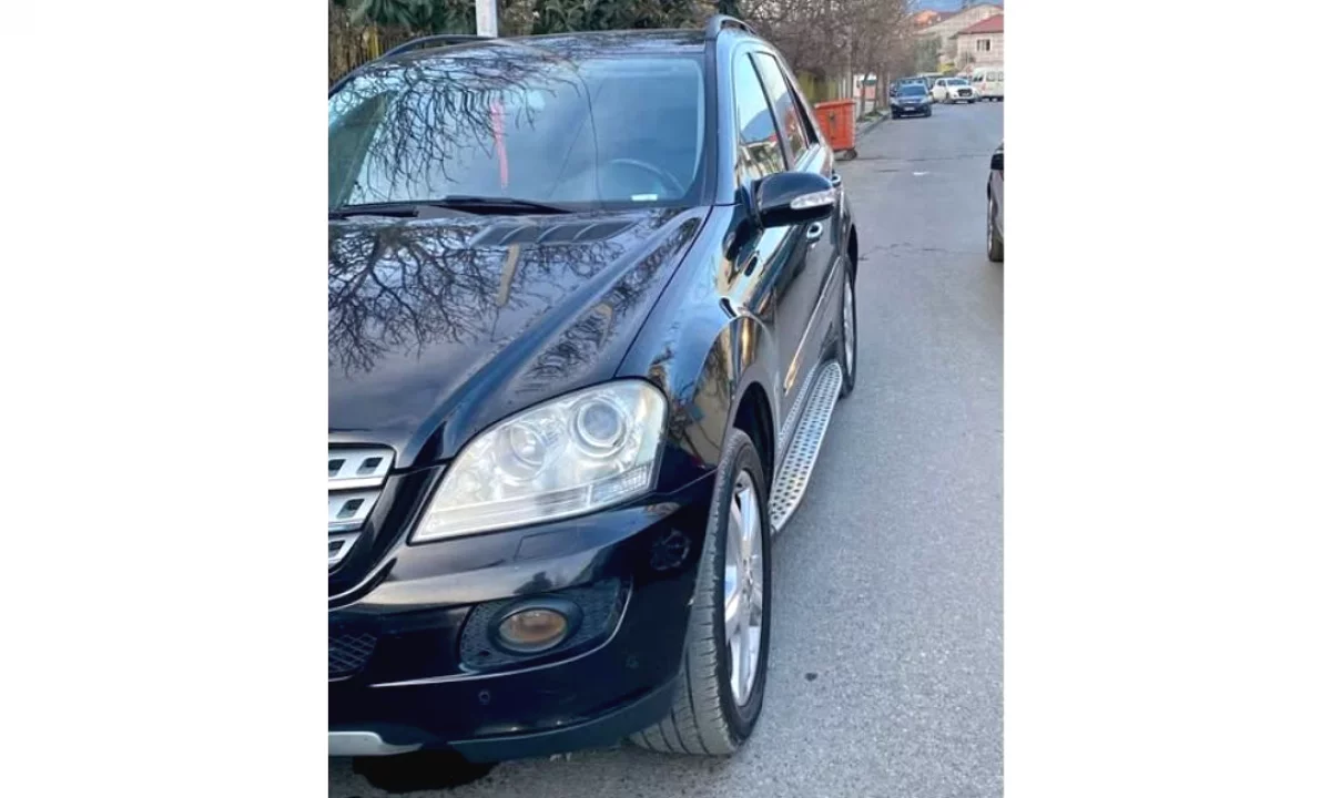 Auto in Vendita a Elbasan, Mercedes-Benz, 2006 Diesel,Kambio Automatik Pagamento 4,999  Euro.