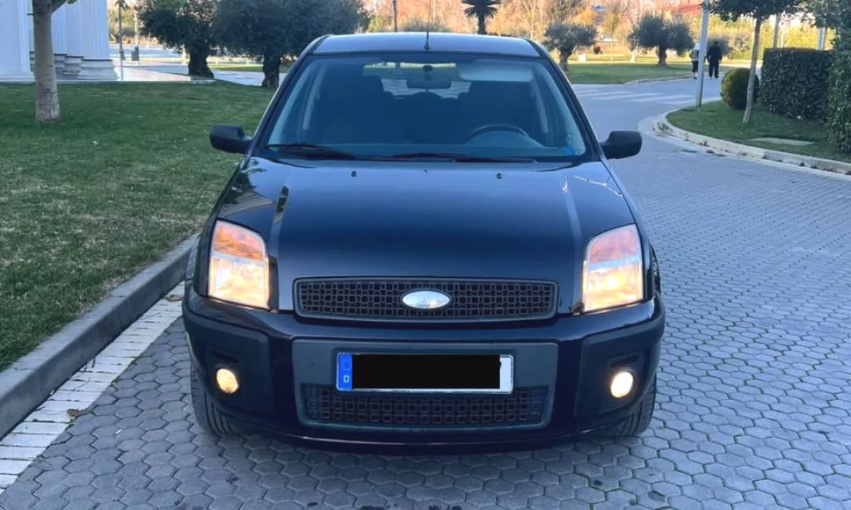 Auto in Vendita a Tirana, Ford, 2005 Diesel,Kambio Automatik Pagamento 2,600  Euro.