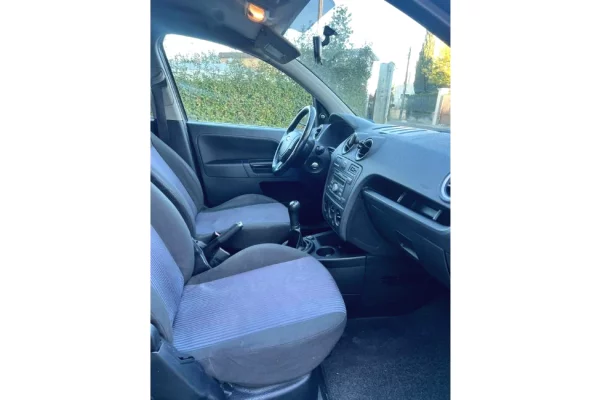 Makina ne shitje ne Tirane - 2,600 Euro