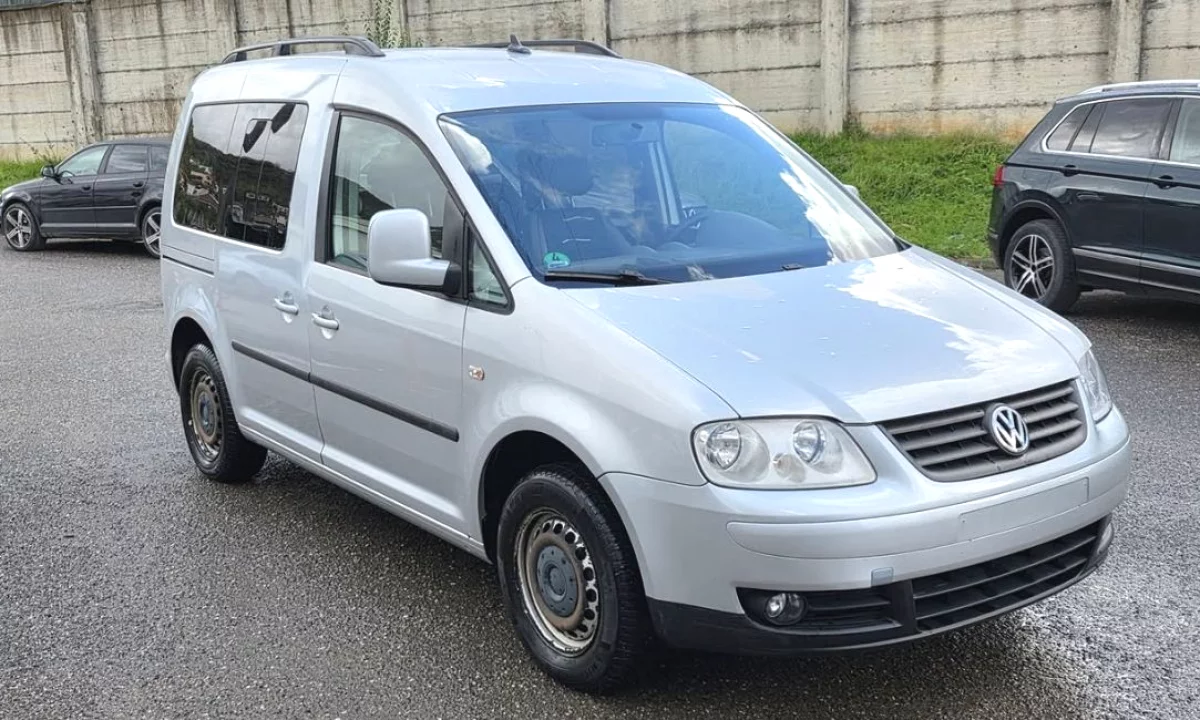 Auto in Vendita a Tirana, Volkswagen, 2007 Benzine,Kambio Manual Pagamento 4,000  Euro.