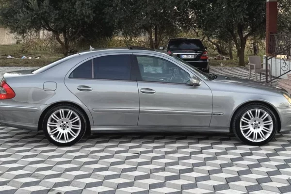 Makina ne shitje ne Tirane - 7,000 Euro