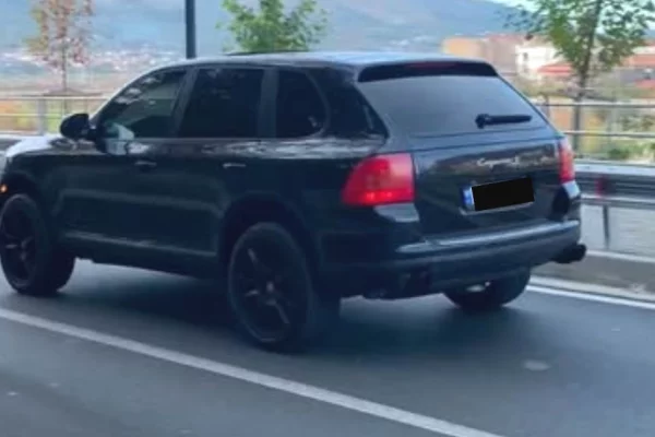 Makina ne shitje ne Berat, Porsche, 2009 gasoline-gas,Kambio Automatik Pagesa 6,200  Euro.