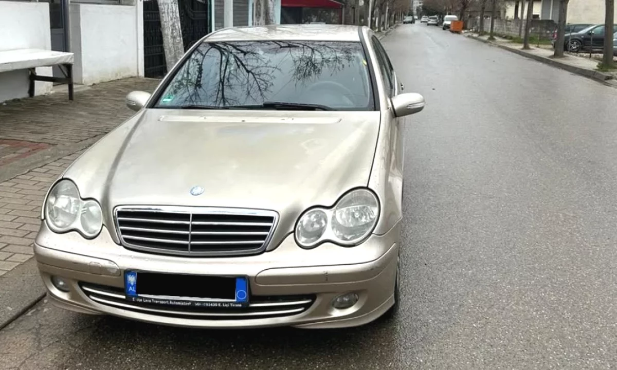 Auto in Vendita a Tirana, Mercedes-Benz, 2004 Diesel,Kambio Automatik Pagamento 3,900  Euro.
