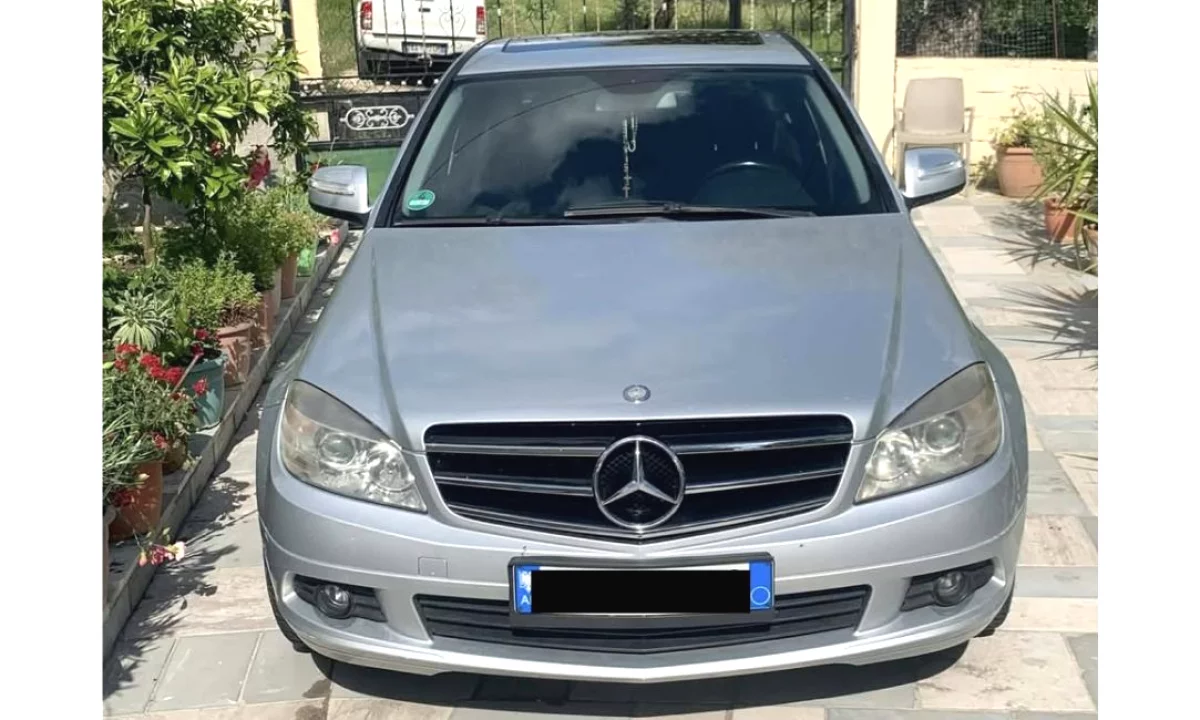 Auto in Vendita a Fier, Mercedes-Benz, 2008 Diesel,Kambio Automatik Pagamento 7,000  Euro.
