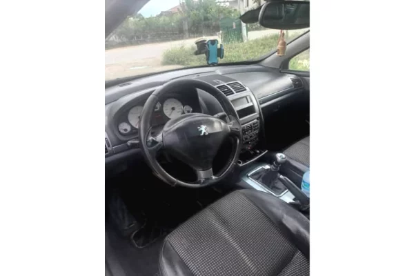 Auto in Vendita a Berat, Peugeot, 2006 Diesel,Kambio Manual Pagamento 2,500  Euro.