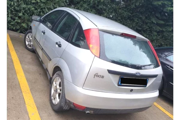 Auto in Vendita a Kruja, Ford, 2003 Benzine,Kambio Manual Pagamento 1,200  Euro.