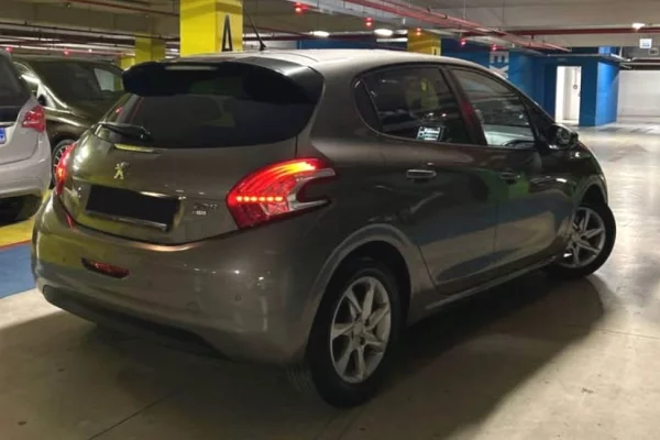 Makina ne shitje ne Tirane - 5,200 Euro