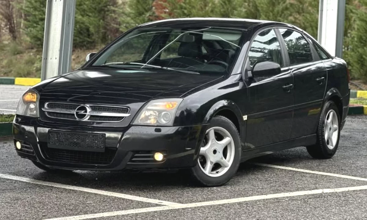 Auto in Vendita a Tirana, Opel, 2005 Diesel,Kambio Manual Pagamento 1,800  Euro.