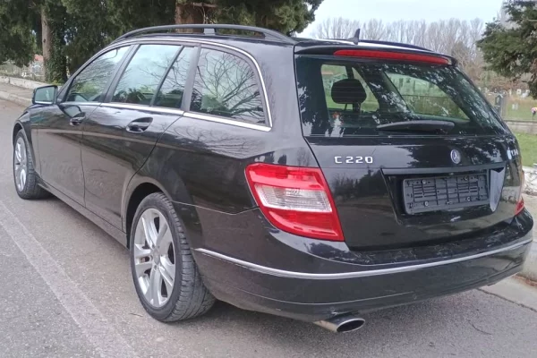 Makina ne shitje ne Tirane - 5,500 Euro