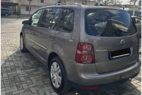 Auto in Vendita a Tirana - 5,300 Euro