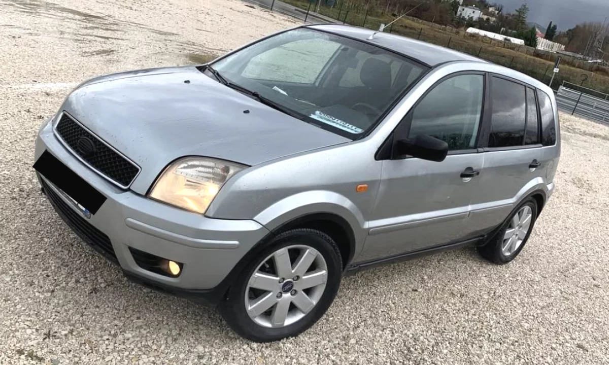 Auto in Vendita a Tirana, Ford, 2006 gasoline-gas,Kambio Manual Pagamento 2,250  Euro.