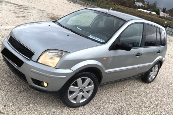 Makina ne shitje ne Tirane - 2,250 Euro