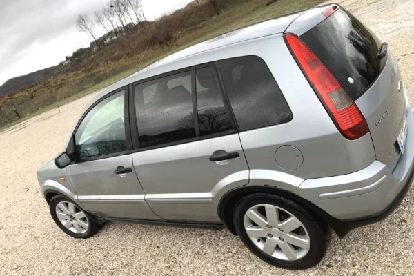 Auto in Vendita a Tirana - 2,250 Euro