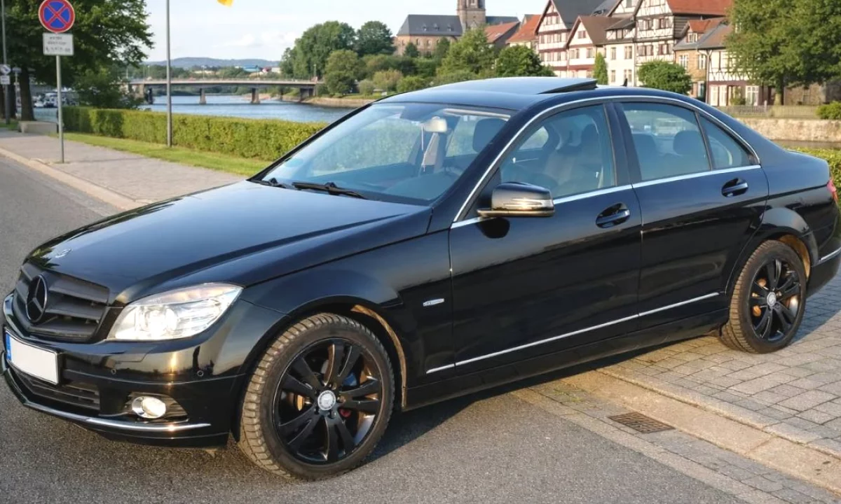 Makina ne shitje ne Tirane, Mercedes-Benz, 2010 Benzine,Kambio Automatik Pagesa 5,800  Euro.